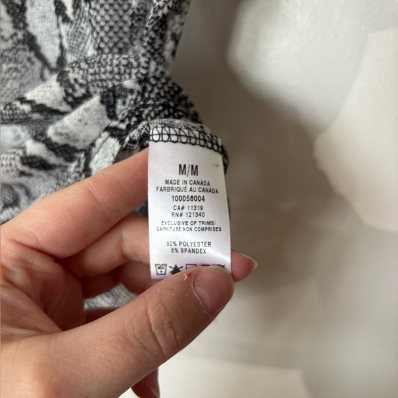 🎉4/30$🎉 Garage Snake Print Mesh Crop Top - Size Medium - Picture 4 of 5